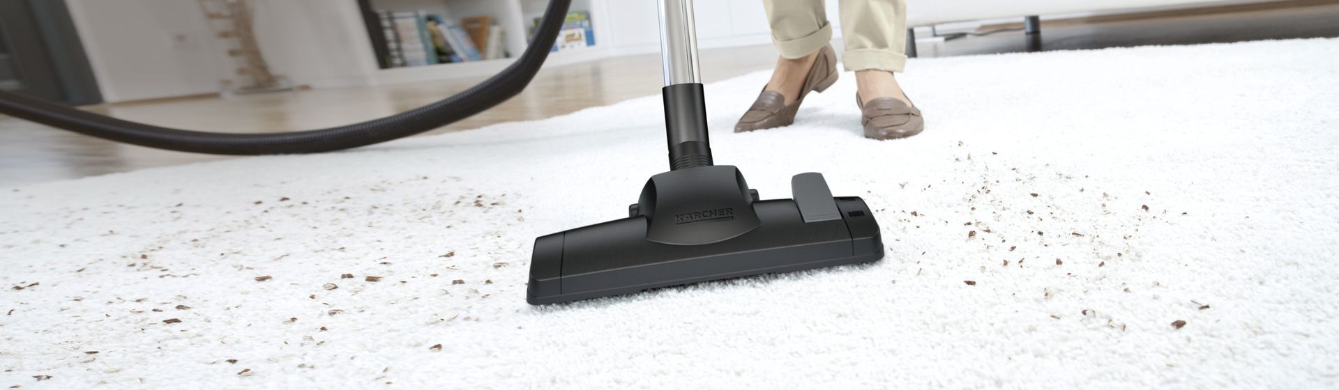 Kärcher Staubsaugerdüse bei der Teppichreinigung bild
