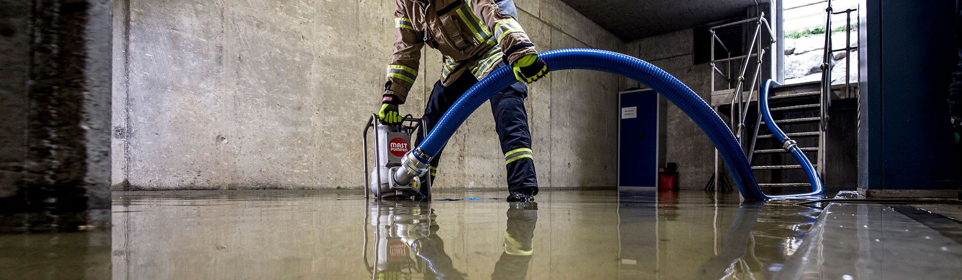 Mast Abwasser-Tauchpumpe in Aktion bild