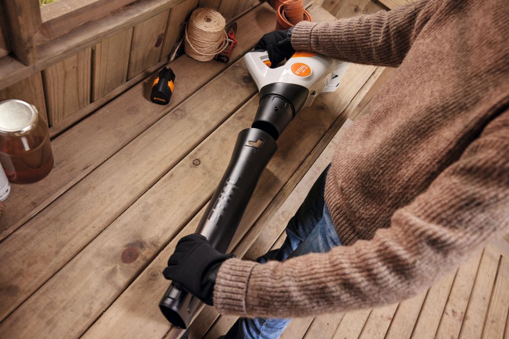 Produktbild STIHL Akku Laubbläser BGA 30 mit 2x Akku AS 2 und Ladegerät AL 1 bild 4