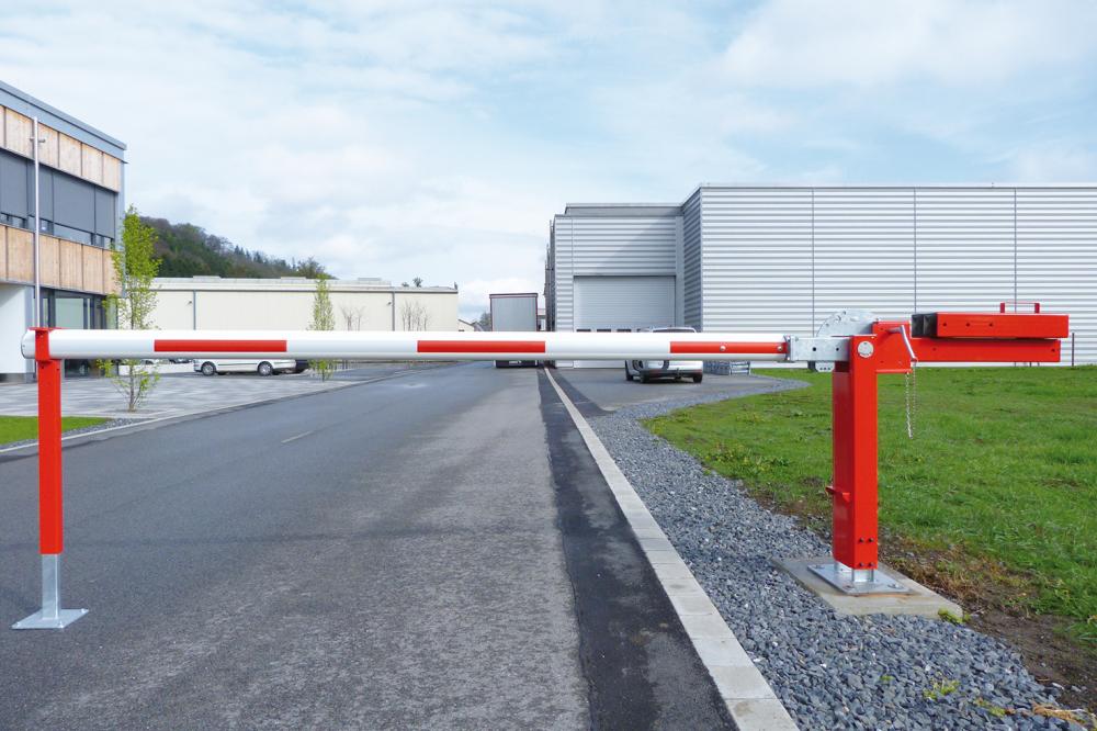 Produktbild Mannus Wegesperre 450 rot weiss 4,66 m lichte Weite Beton bild 2