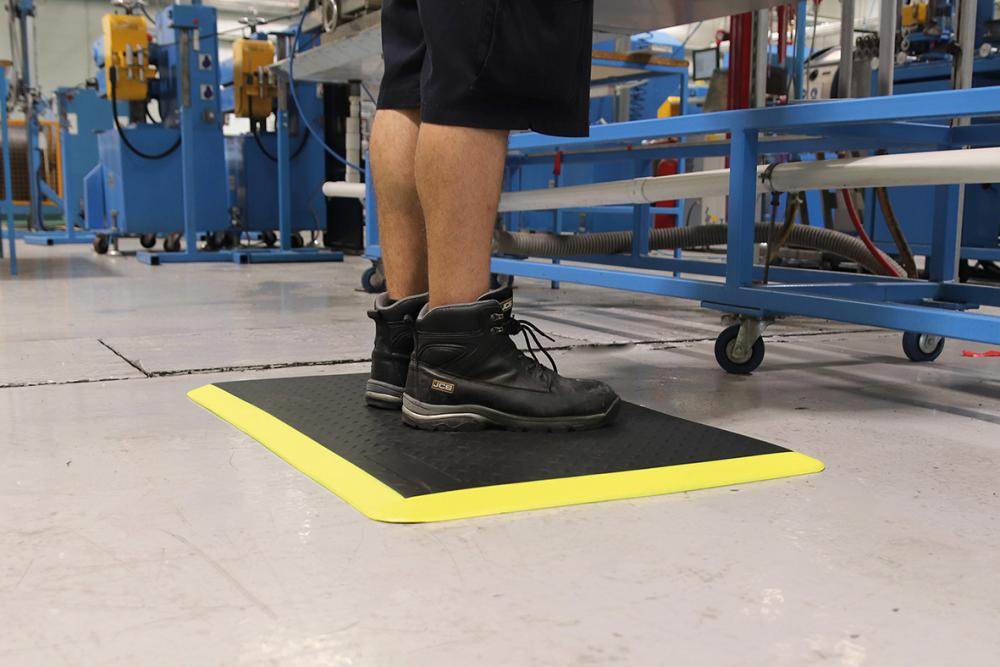 Produktbild Coba Anti Ermüdungsmatte COBAelite® Diamond 0,9 x 1,2 meter schwarz gelb