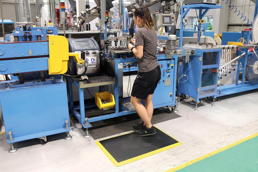 Produktbild Coba Anti Ermüdungsmatte COBAelite® Diamond 0,9 x 1,2 meter schwarz gelb bild 6