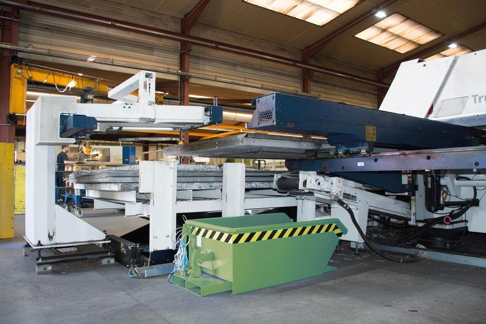 Produktbild Bauer Kippbehäter MGU 270 lackiert grün RAL 6011