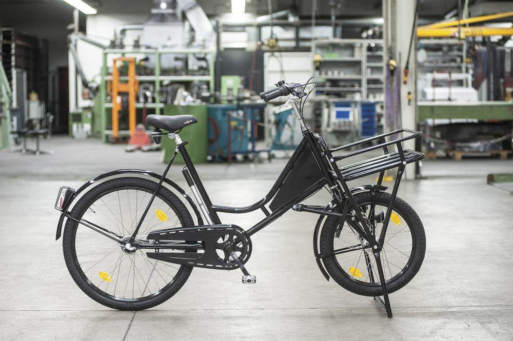 Produktbild Lindner Lastenfahrrad Classic schwarz Schaltung mit Beleuchtung und Lastenträger